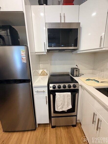 Building Photo - 16 Aberdeen St