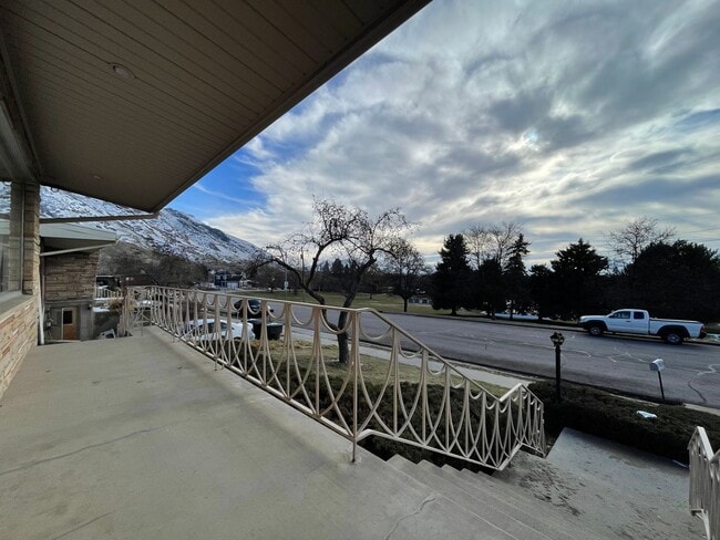 Building Photo - Gorgeous Mid-Century Modern Home Adjacent to BYU