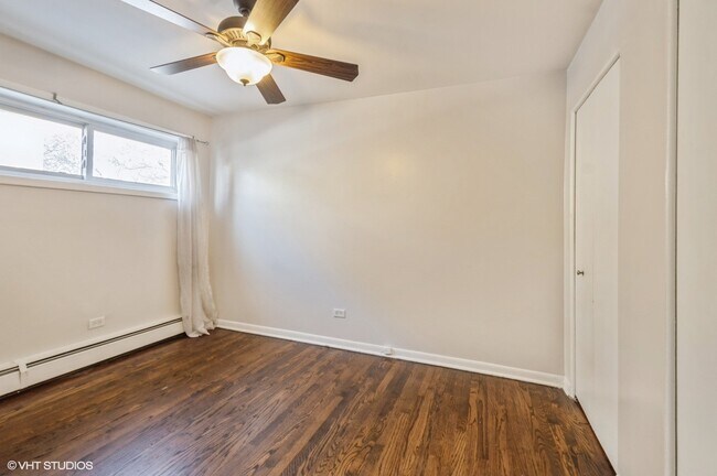 Building Photo - 4258 N Greenview Ave