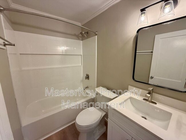 Building Photo - 1411 Hudson Ave