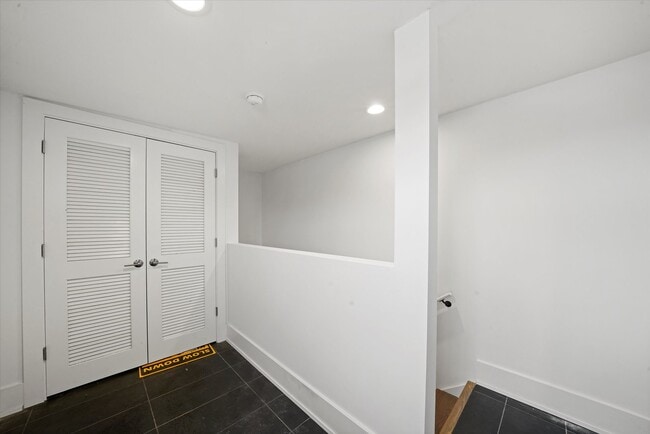 Building Photo - 3415 N Bosworth Ave