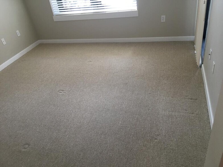 Master Bedroom - 400 4th Ave S