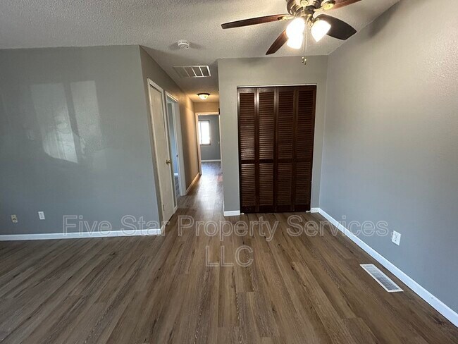 Building Photo - 155 S Durkin Dr