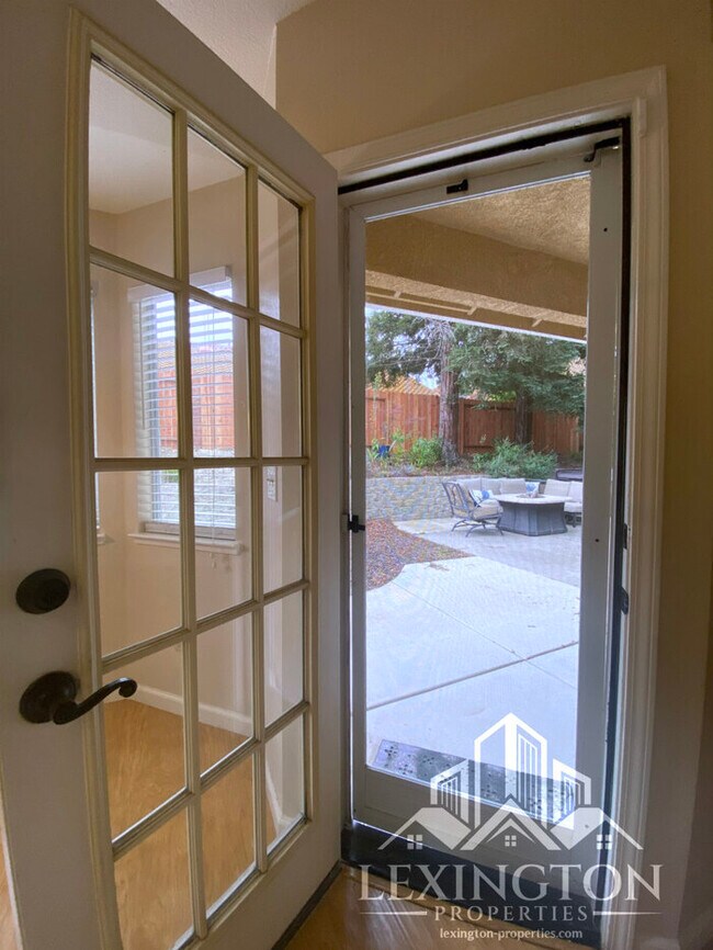 Building Photo - Lovely Updated, 3BD/2BA Home Available in Rocklin, off Stanford Ranch Rd. near Breen Park!