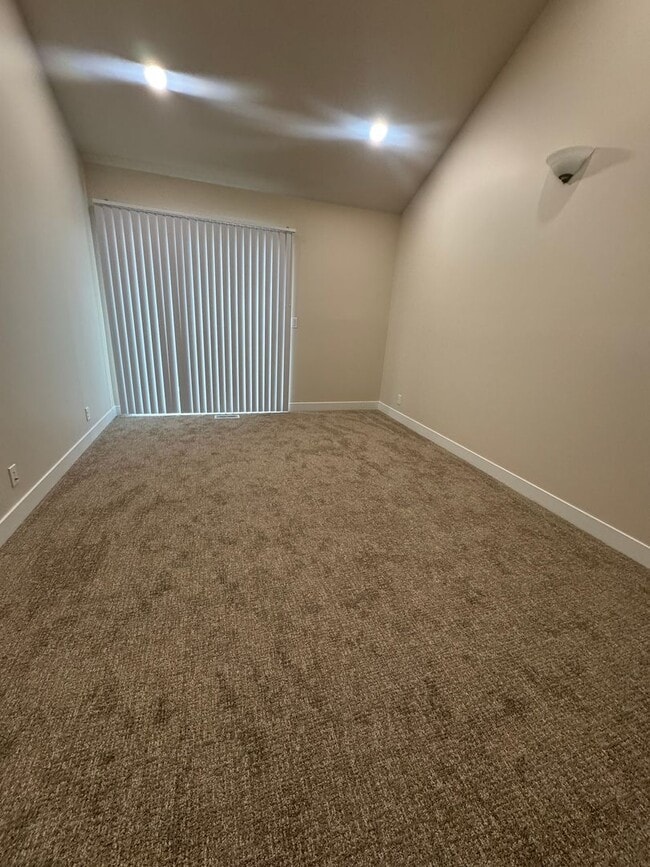 Building Photo - Beautiful Cottonwood Heights Duplex!