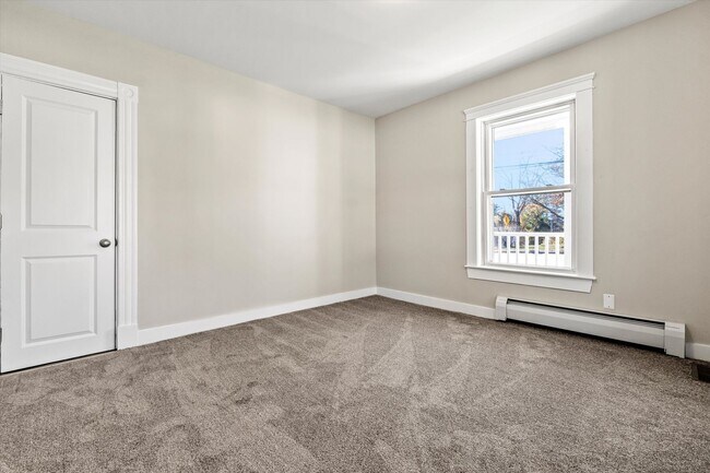 Building Photo - 378 S Mammoth Rd