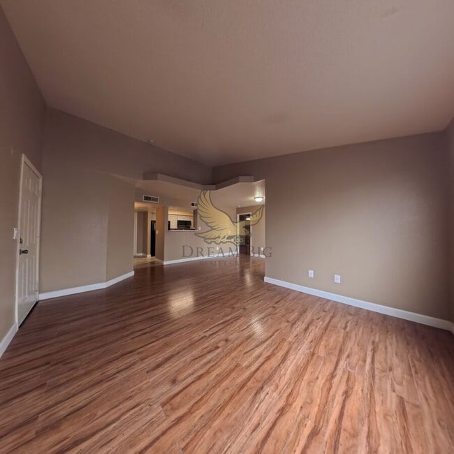 Building Photo - 8101 W Flamingo Rd