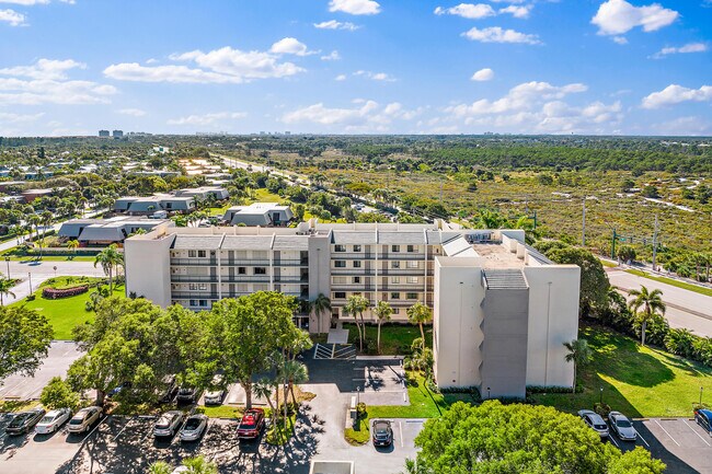 Building Photo - 1605 S US Hwy 1