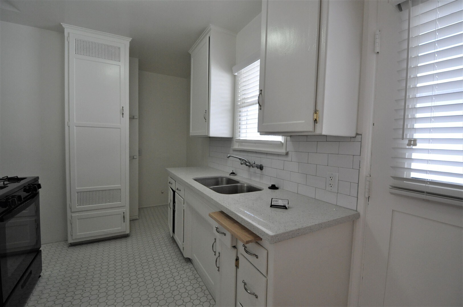 Building Photo - 1213 Orange Grove Ave