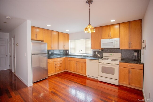 Building Photo - 540 E Chester St