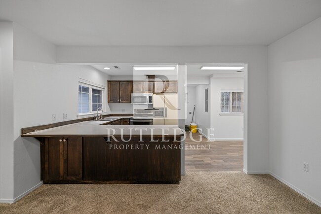 Building Photo - 176 Mallory Ln