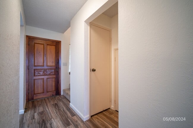 Building Photo - Available now! 2 bedroom, 1.5 Bath Townhouse at Wailuna