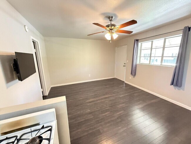 Building Photo - 825 N 2nd Ave