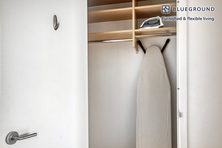 Building Photo - 635 W 42nd St