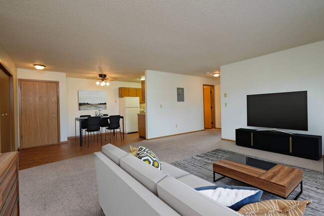 Fargo, ND Oak Court Apartments | Living - Oak Court