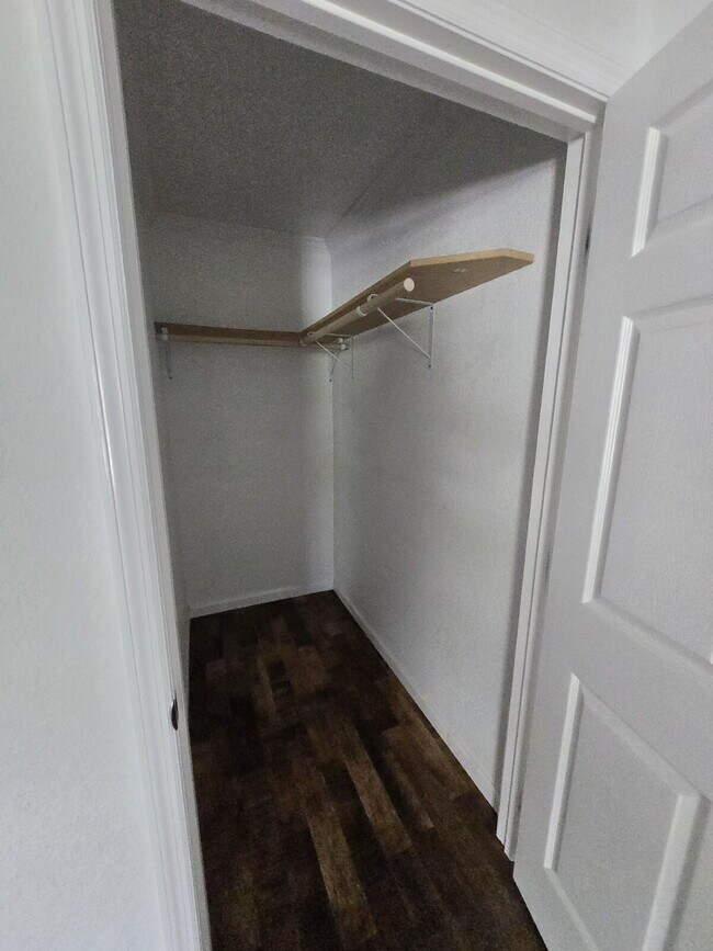 Building Photo - Oversized ONE Bedroom *HALF OFF YOUR FIRST MONTH*