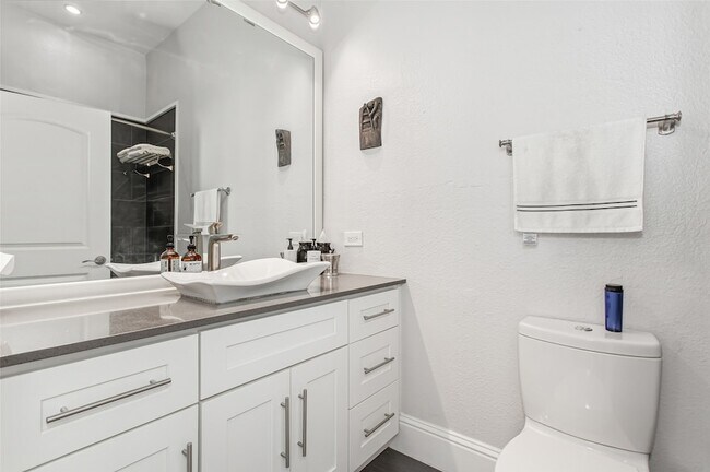 Building Photo - 4719 Junius St