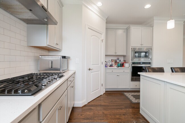 Building Photo - 6006 Tanoak Ct