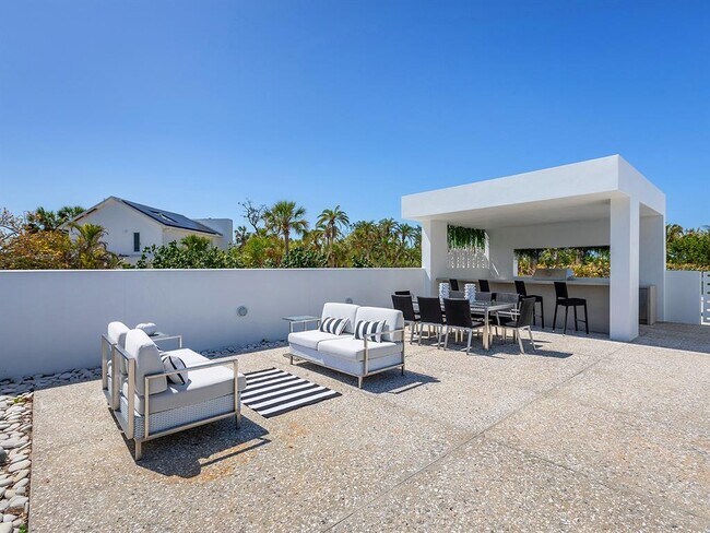 Building Photo - 7647 Sanderling Rd