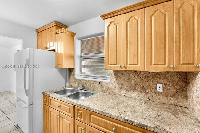 Building Photo - 1305 W 53rd St