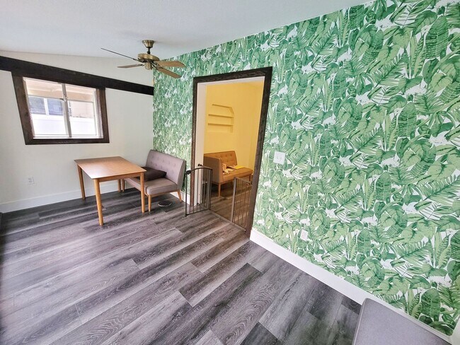 Building Photo - St. Petersburg Pool Home - 3 Bedroom 2 Bath