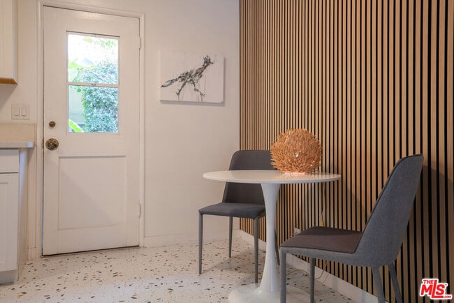 Building Photo - 459 E Avenida Olancha