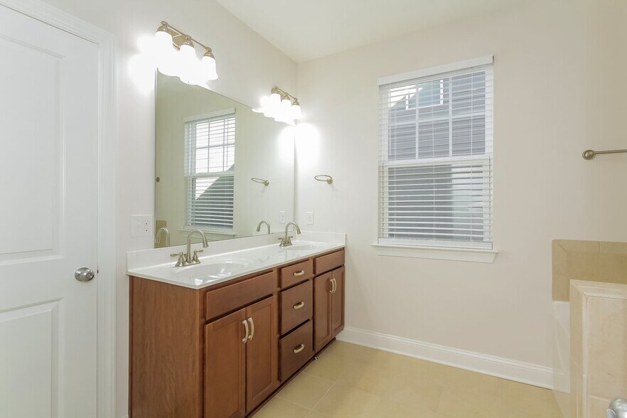 Building Photo - 7632 Cushing Dr