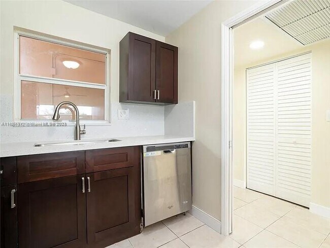 Building Photo - 9495 Evergreen Pl