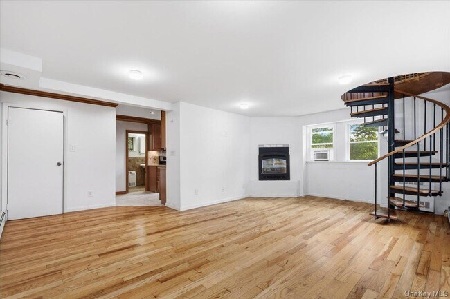 Building Photo - 333 Lake Dr