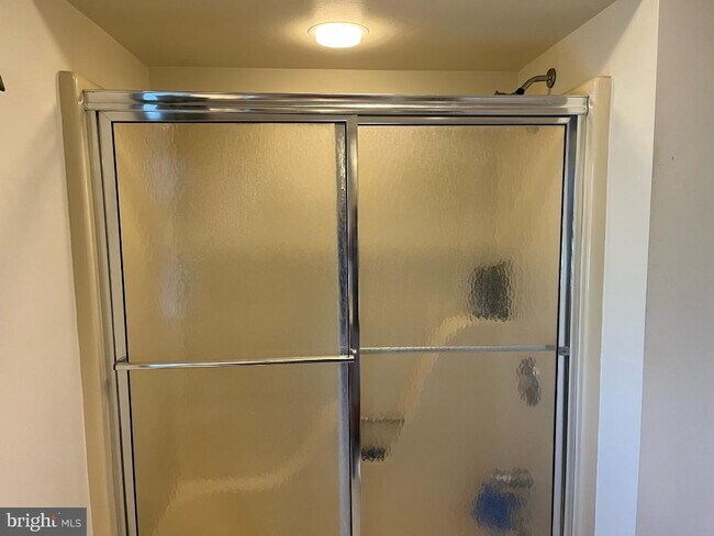 Building Photo - 1032 N Easton Rd