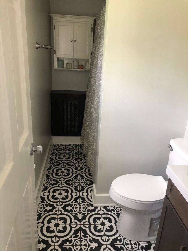 Building Photo - 166 Bush Ln