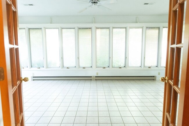 Building Photo - 3 Bed 3 Bath Home