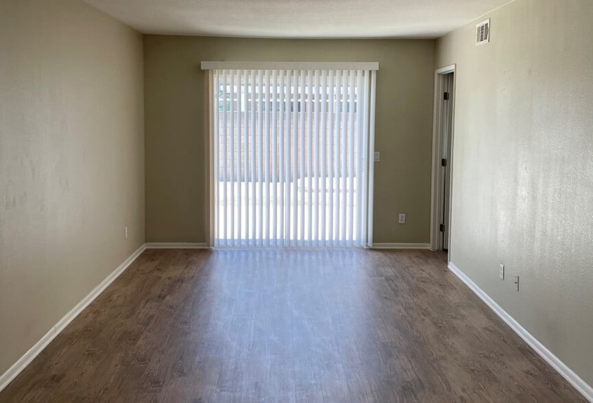 Building Photo - 766 Southside Dr