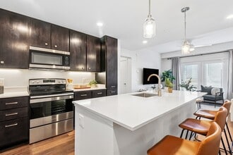 Building Photo - FLATZ 830