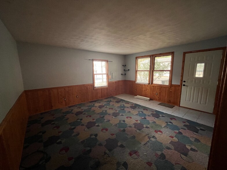 Building Photo - 824 Meadow Ave