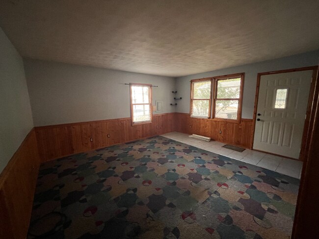 Building Photo - 824 Meadow Ave