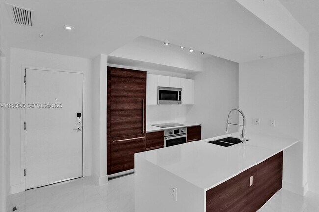 Building Photo - 301 Altara Ave