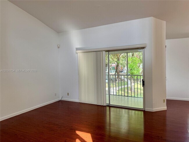 Building Photo - 9435 SW 140th Ct