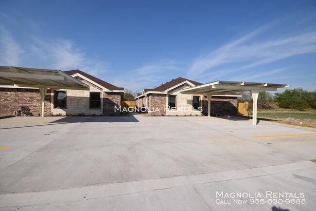 Primary Photo - Tulipan Villas Apartments