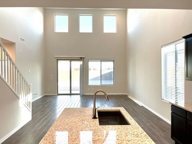 Building Photo - MOVE IN SPECIALS!! 2 Master Suites Open Ceiling Modern Home for RENT!