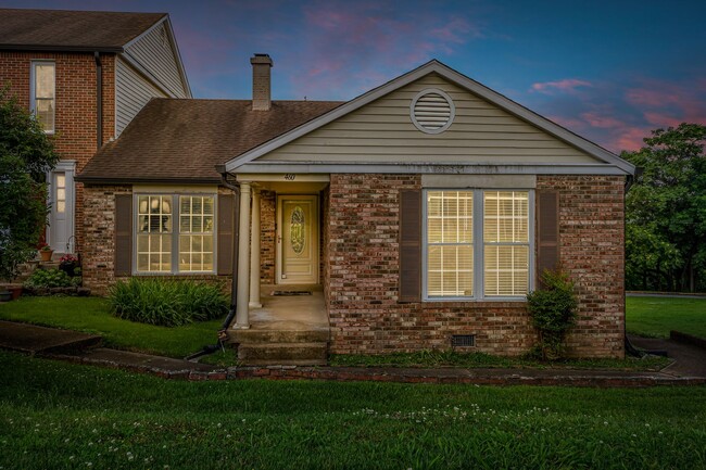 Building Photo - Brentwood/Crieve Hall end unit Condo -avai...