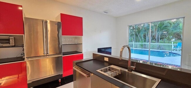 Building Photo - 661 Lake Wellington Dr