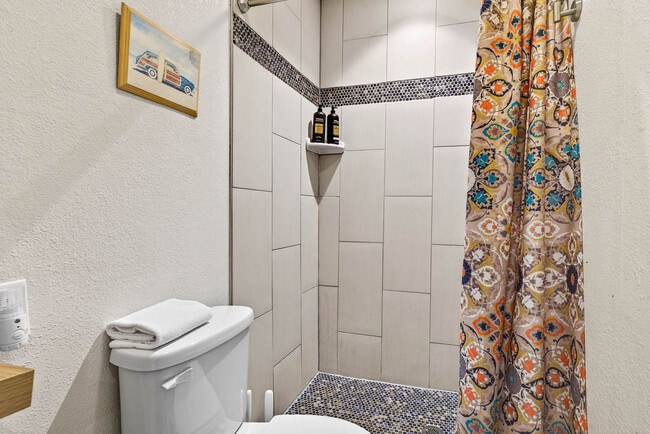 Building Photo - 2705 N Poplar Ave