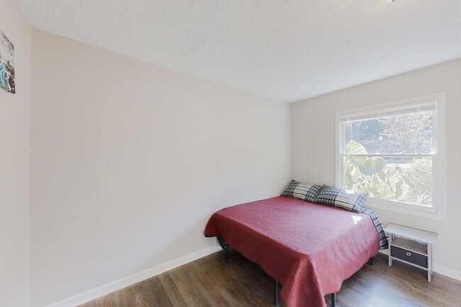 Building Photo - Hickory Hills Estates Home, a 8 minute walk to transit stop N Hairston Rd & 452