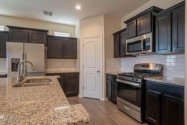 Building Photo - 4828 Ruben Soto