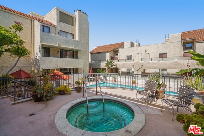 Building Photo - 1900 Vine St