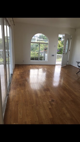 Building Photo - 706 W 29th St