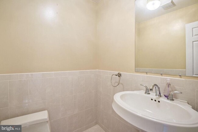 Building Photo - 10400 Parthenon Ct