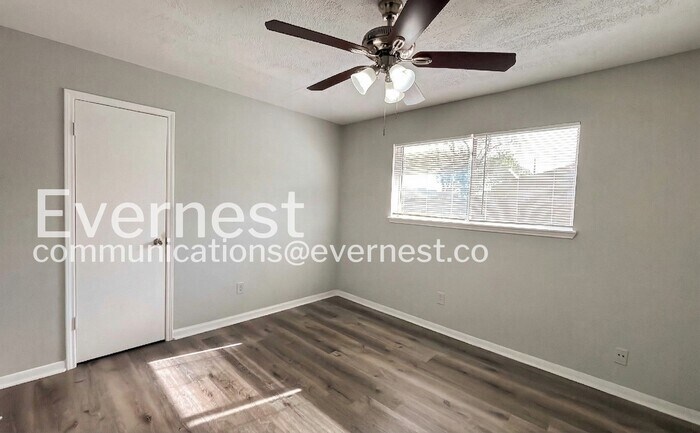 Building Photo - 6654 Laughlin Dr