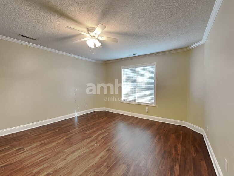 Building Photo - 6217 Highland Brook Dr